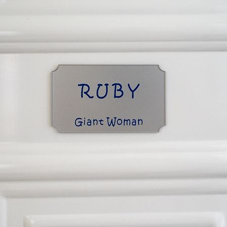 Апартаменты Giant Woman Цуцурос Экстерьер фото